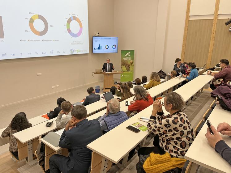 Jeudi 4 décembre, à Maisons-Alfort (Val-de-Marne). La chambre d’Agriculture Île-de-France a organisé une soirée au sujet du maillage vétérinaire pour faire un point sur la prise en charge des animaux de ferme et d'élevage.