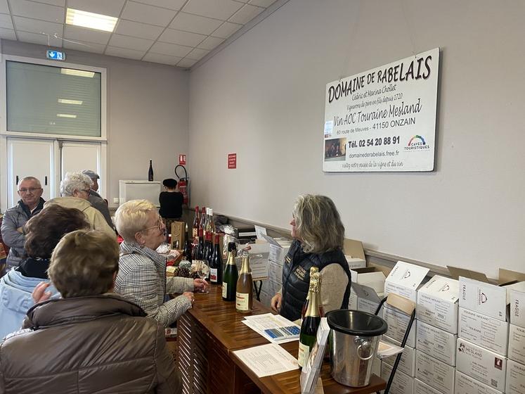 Des vignerons de Loir-et-Cher étaient présents, comme Marina Chollet, du Domaine de Rabelais, qui a notamment pu faire déguster le primeur 2025.