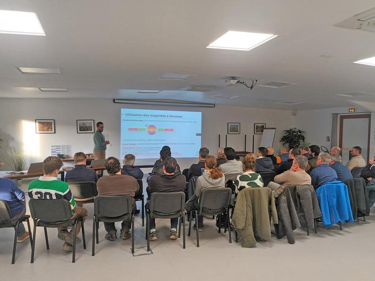 Mardi 9 décembre, à Étampes (Essonne). Les conseillers de la chambre d’Agriculture Île-de-France ont organisé une réunion technique pour échanger sur les interventions de printemps.