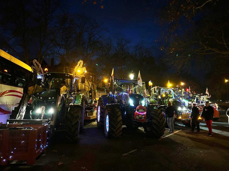 Avec cette parade de Noël, les Jeunes agriculteurs ont investi le centre-ville d’Orléans pour aller à la rencontre du grand public.