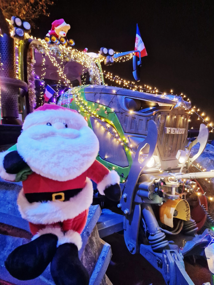 Guirlandes, éclairages et décorations ont témoigné de la créativité des Jeunes agriculteurs pour cette parade.