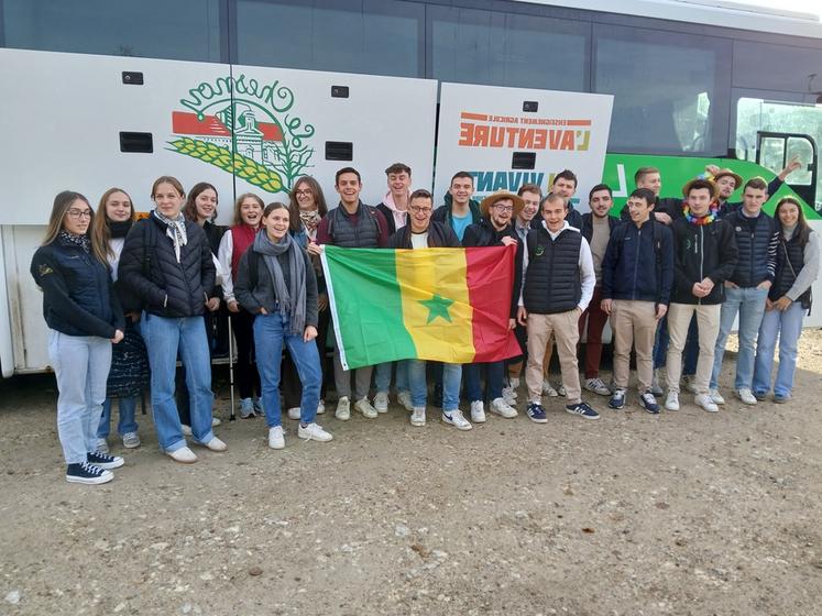 Les 22 étudiants de BTS ACSE 2e année du Chesnoy ont mené un projet de voyage d’étude au Sénégal après plus d’un an de préparation collective, mêlant formation, actions de financement et partenariats pédagogiques.