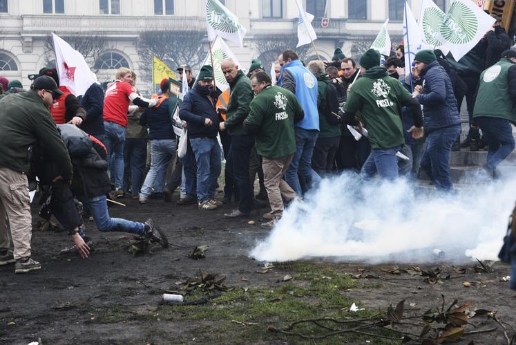 La place du Luxembourg théâtre de la plus forte tension. 