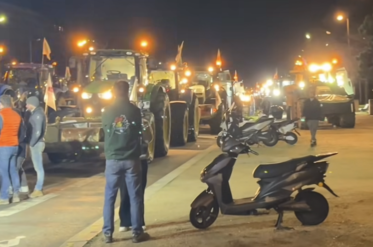13 janvier 2026. 6 heures. Les tracteurs entrent dans Paris.