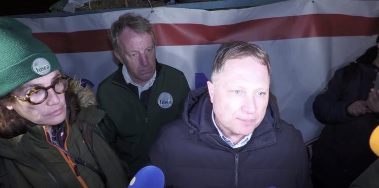 Damine Greffin prend la parole lors du blocage à Paris le 13 janvier 2026.