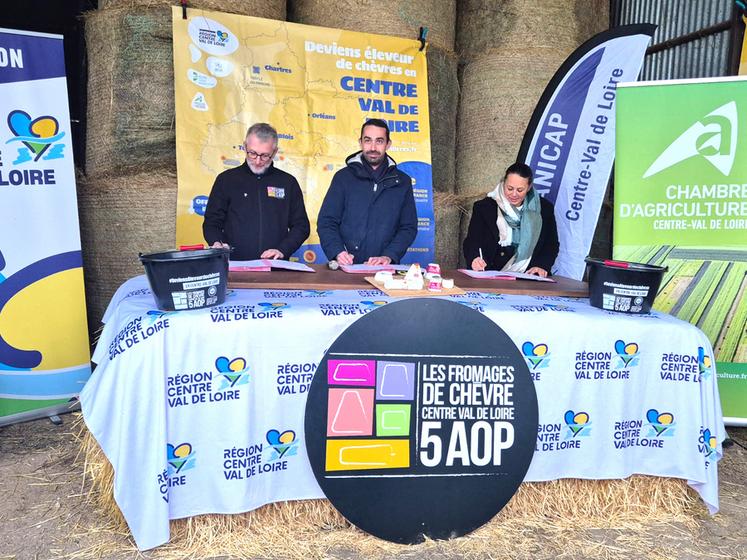 Mardi 2 décembre, à Châtillon-sur-Indre (Indre). La signature du nouveau Cap filière caprine 2025-2029 marque le lancement de quatre années d’actions pour dynamiser la filière régionale.