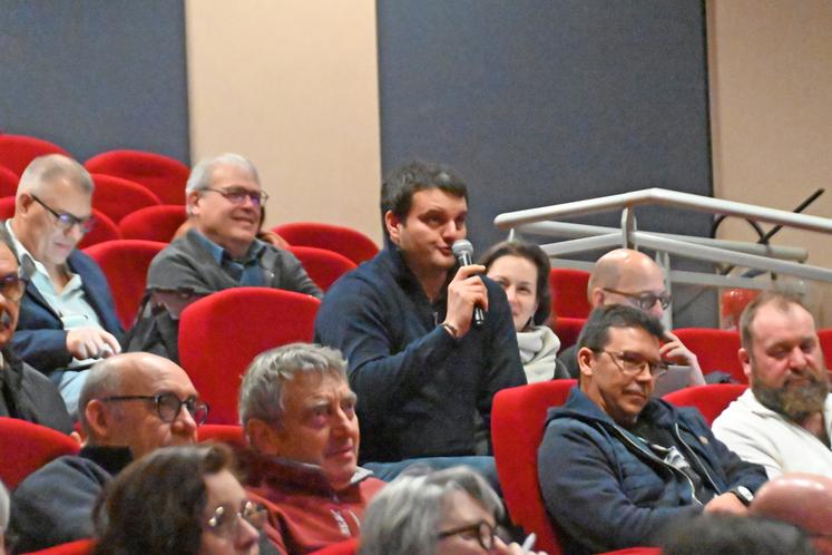 Camille Lecomte, seul représentant de la chambre d'Agriculture de Loir-et-Cher, est intervenu pour rappeler le travail effectué par le monde agricole sur le sujet du partage de l'eau.