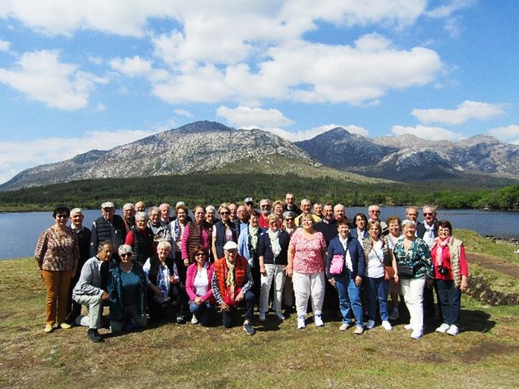 > Les anciens exploitants voyagent La section des anciens exploitants a organisé un voyage d’une semaine en Irlande en mai. Puis en juin, les anciens ont eu l’occasion de visiter Saumur. En septembre, ils se sont rendus une semaine dans le Périgord. Ce voyage fut un condensé de patrimoine, de gastronomie et de convivialité. Enfin, en décembre, ils ont pu admirer les villages illuminés de l’Orne.
