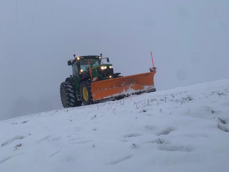 Jouarre. Déneigement des axes départementaux. Une convention lie le Département à la FDSEA 77, qui lui met à disposition une liste d'agriculteurs volontaires. Le Département fournit également des lames.