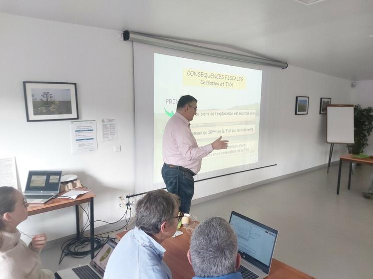 Mercredi 5 novembre, à Étampes (Essonne). Christophe Plonka est intervenu au nom du Caerif lors d'une des réunions sur la transmission. 