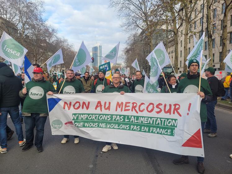 Jeudi 18 décembre, à Bruxelles. La mobilisation historique dans la capitale belge a réuni plus de 11 000 agriculteurs européens.