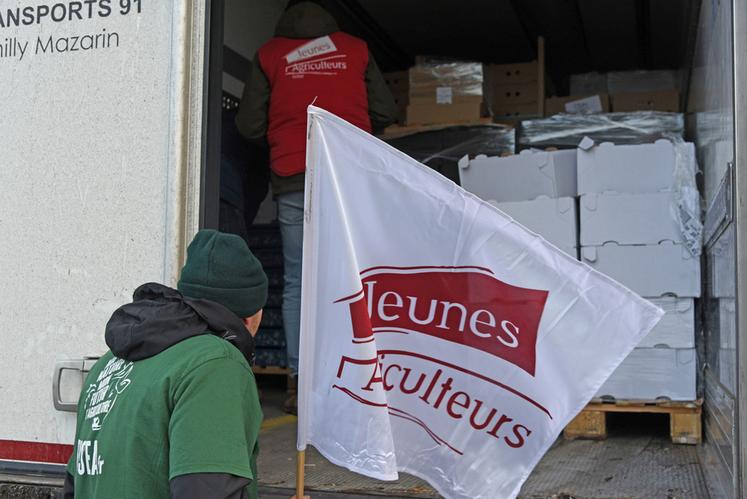 Les agriculteurs ont arrêté des camions afin d’effectuer des contrôles sur l’origine de leurs marchandises, sans blocage des flux logistiques.