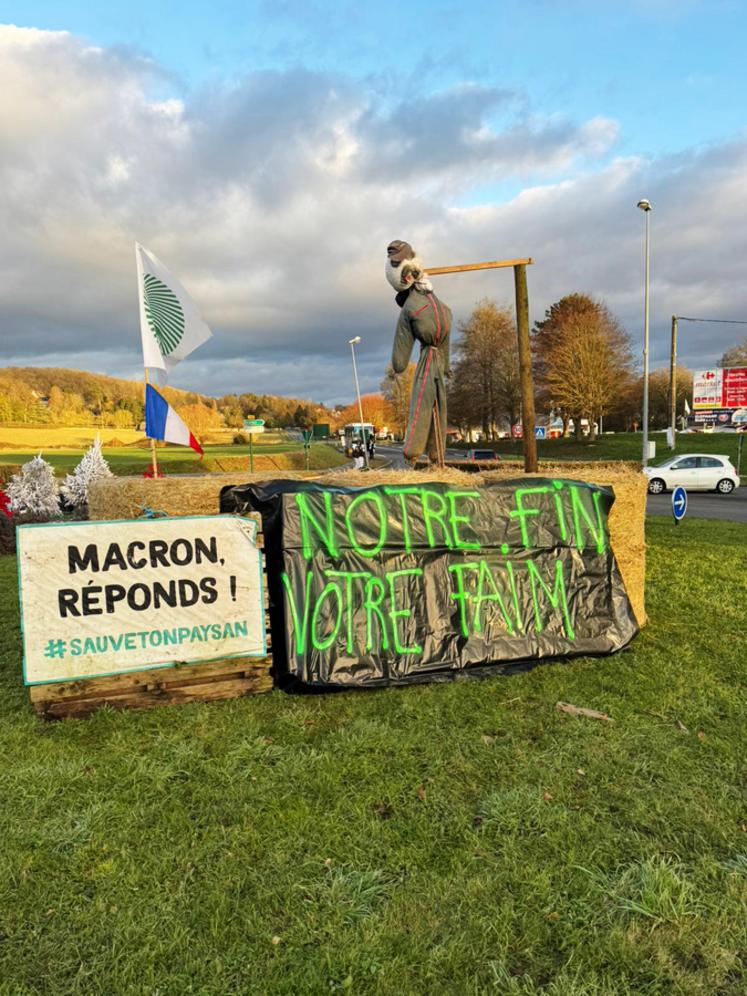 Six ronds-points ont été décorés avec des mises en scène fortes.