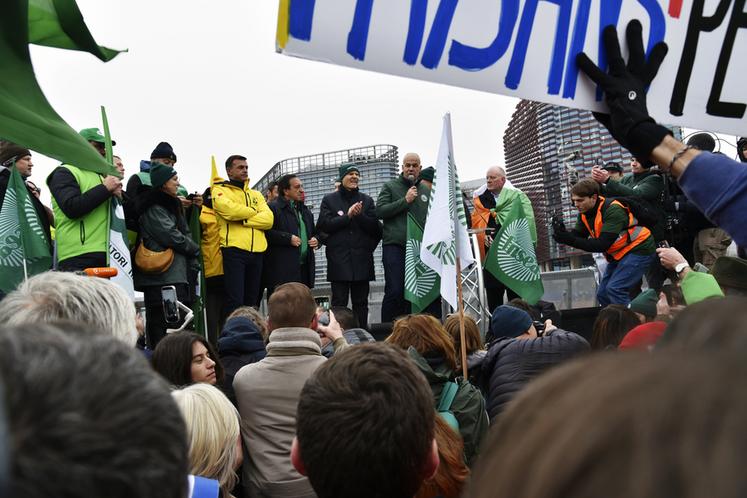 Les présidents des syndicats européens ont pris la parole à tour de rôle avec un discours d'unité.
