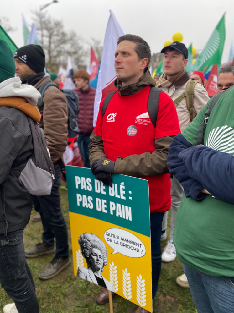 Pierrick Pigot, représentant des JA Gâtinais est, à l’écoute du discours des élus JA national.