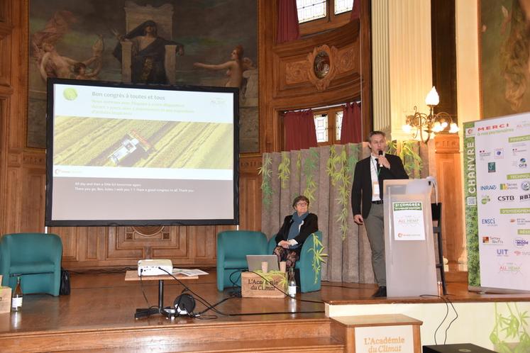Paris, lundi 12 janvier. Le président d'Interchanvre, Franck Barbier, ouvre le congrès national du chanvre industriel. 