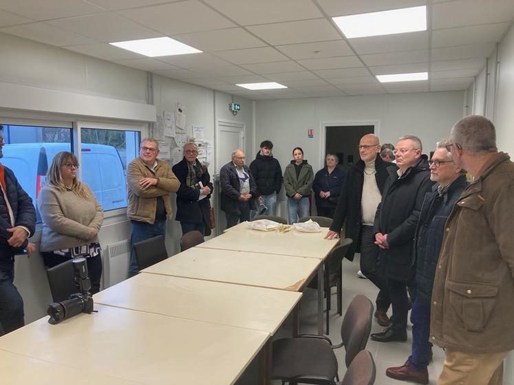 Vendredi 23 janvier, à Vendôme (Loir-et-Cher). L'abattoir marque le coup à l'occasion de la finalisation des travaux réalisés pour l'équipe administrative et l'équipe de l'abattage.