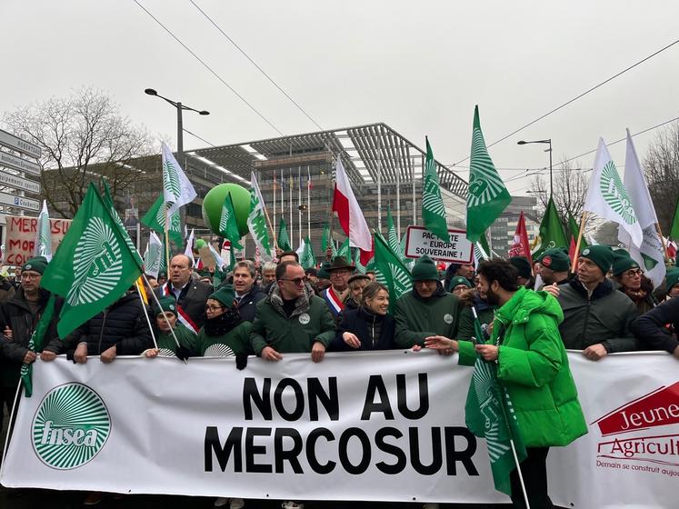 Mardi 20 janvier 2026, à Strasbourg. Les agriculteurs manifestent leur mécontentement face à l'accord de l'Union européenne avec le Mercosur, la taxe sur les engrais via le MACF et la Pac.