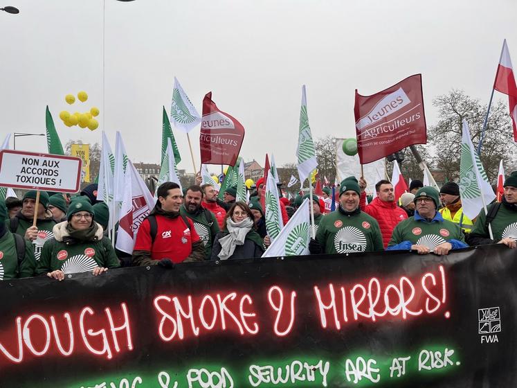 Mardi 20 janvier 2026, à Strasbourg. Les agriculteurs défilent jusqu'au Parlement européen.