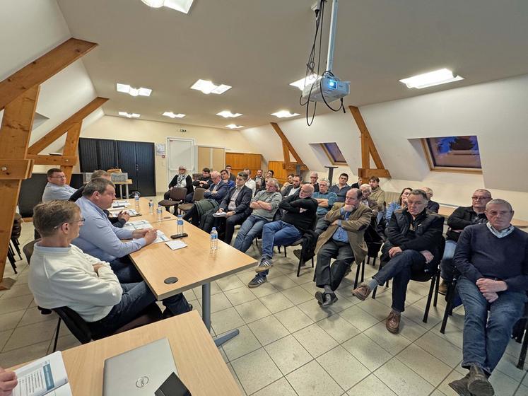 Mercredi 28 janvier, à Magnanville (Yvelines). Lors de son AG, l'Union de Mantes est revenue sur le projet de ligne ferroviaire LNPN.