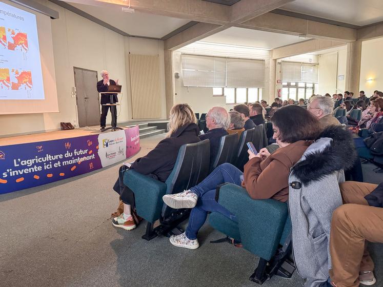 Jeudi 22 janvier, à Châteaudun. Devant un large public, l'ancien directeur de l'Acta a donné une conférence sur l'adaptation de l'agriculture au changement climatique.