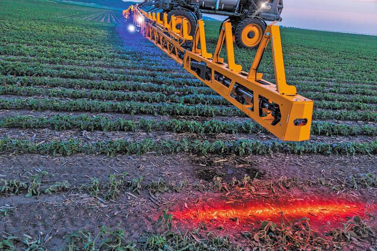 Le montage d’une lumière rouge à l’extrémité de la rampe donne un précieux repère lors des traitements en limite de parcelle. 