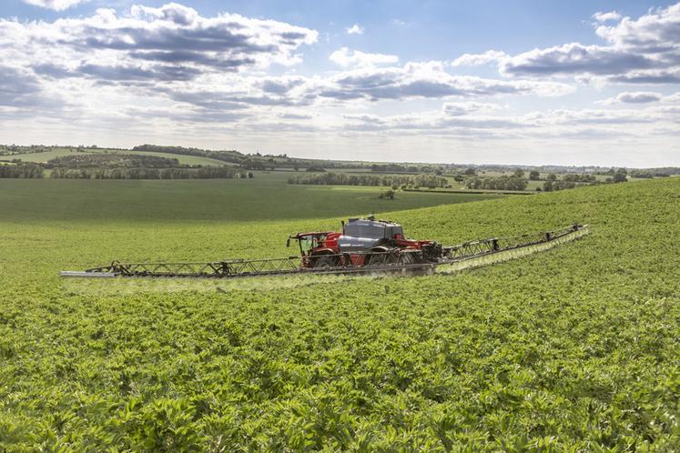 Avec son dispositif Boom Control Pro Plus, Horsch propose un pilotage indépendant des bras de rampe, offrant quatre sections sur la largeur en plus du cadre central.