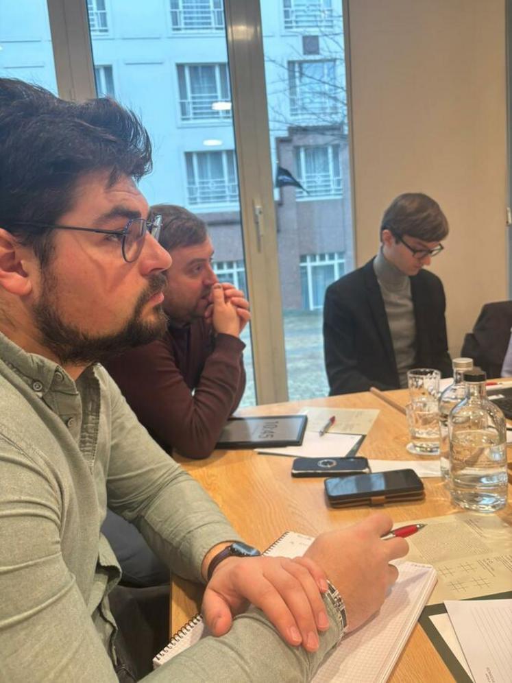 Clément Carteron (à g.), président JA CVL, conduisait la délégation régionale lors de cette journée de travail à Bruxelles.