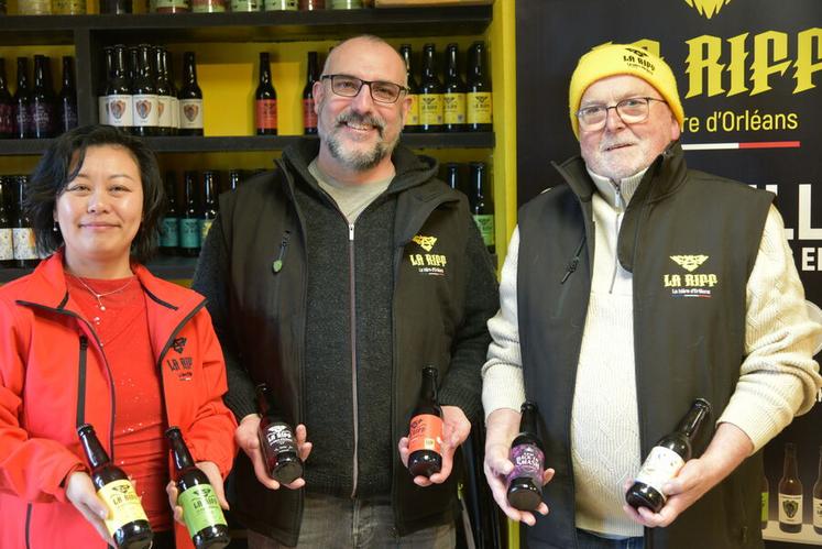 De gauche à droite, Nan, Matthieu et Bernard portent ensemble le développement de la brasserie La Riff, dont les bières, déjà primées dans plusieurs concours nationaux et internationaux, seront présentées au Concours général agricole lors du Salon international de l’agriculture 2026.
