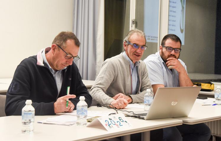 Vendredi 13 février, à Chartres. Le président de l'Asa 28, Daniel Bois (au c.), regrette qu'il n'y ait pas plus d'adhérents à l'association.