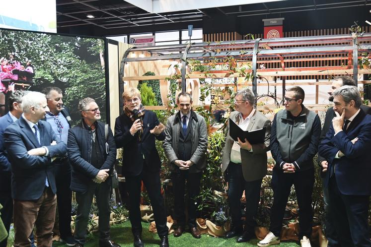 Lors de l'inauguration de la journée loir-et-chérienne sur le stand régional, les différents élus du territoire étaient présents, dont Marc Fesneau, député, et Joseph Zimet, préfet de Loir-et-Cher.