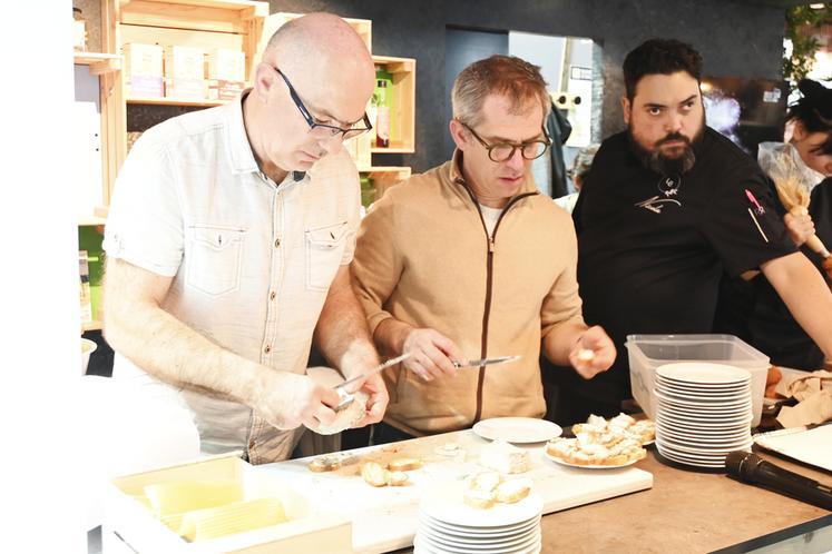 Lundi 23 février, à Paris. L'association Cuisine en Loir-et-Cher était présente, lors de la journée du Loir-et-Cher afin de préparer des amuse-bouche d'exception avec des produits du terroir. 