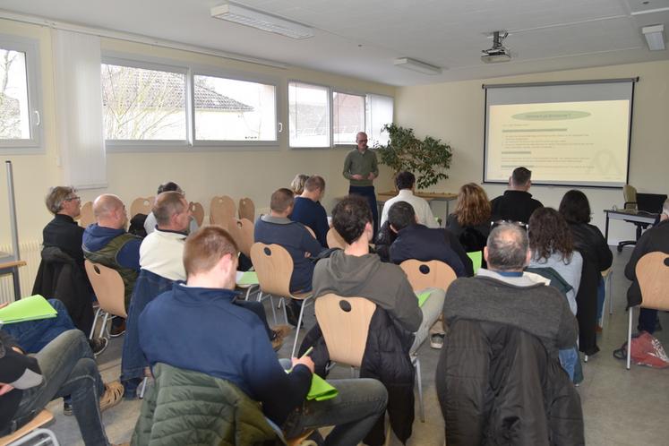 Jeudi 12 février, à Saint-Arnoult-en-Yvelines (Yvelines). Plusieurs dizaines de personnes ont assisté à chacune des réunions organisées par le Caerif sur la facturation électronique.