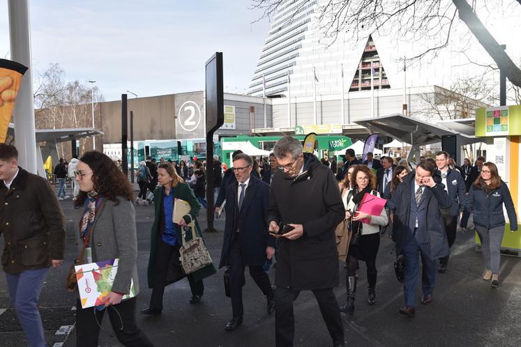 Menée par Marc Guillaume, préfet de région (au c.), une délégation préfectorale a visité le Salon. Étaient notamment présents : Marie Gautier-Melleray, secrétaire générale aux politiques publiques à la préfecture de la région d'Île-de-France ; Mylène Testut-Neves, directrice de la Driaaf ; Pierre Ory, préfet de Seine-et-Marne ; Frédéric Rose, préfet des Yvelines ; Philippe Court, préfet du Val-d'Oise ; Johann Mougenot, secrétaire général de la préfecture de l'Essonne.
