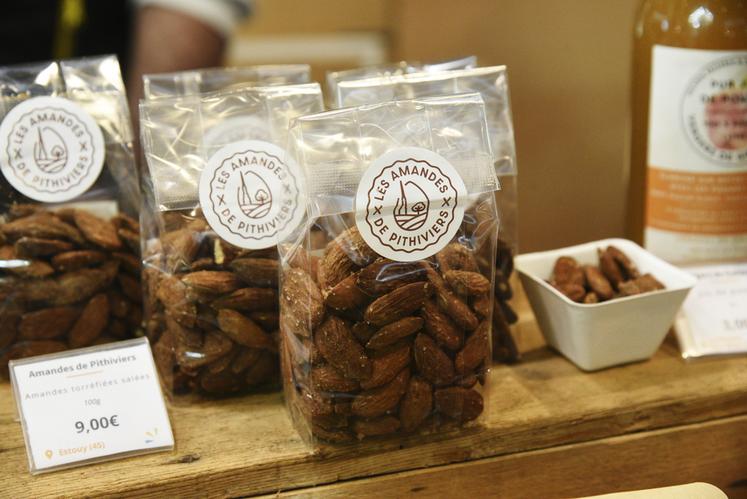 Les amandes de Pithiviers étaient présentées sur le stand de l’Office de tourisme du Grand Pithiverais. L’occasion pour Maxime Buizard Blondeau de rappeler à la délégation qu’il s’agit des « mêmes dégustées par le Premier ministre lors de sa venue en région ».
