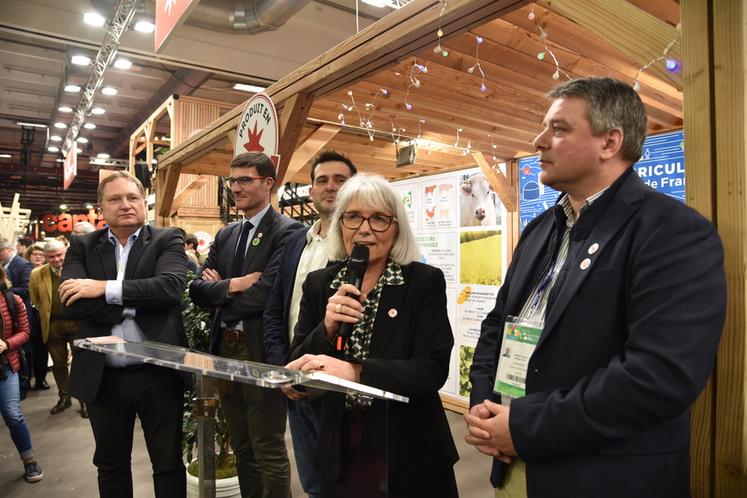 Paris, lundi 23 février. Lors de la soirée Agriculteurs d'Île-de-France avec, de g. à d. : Damien Greffin, Sébastien Dromigny, Clément Torpier, Valérie Lacroute et Jérôme Regnault.