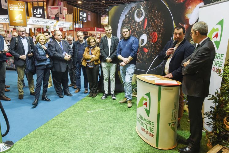 La crise que traverse le monde agricole, et qui touche particulièrement depuis trois ans le secteur des grandes cultures, a été au cœur du discours officiel du président de la chambre d'Agriculture, Yohann Serreau (2e à d.).