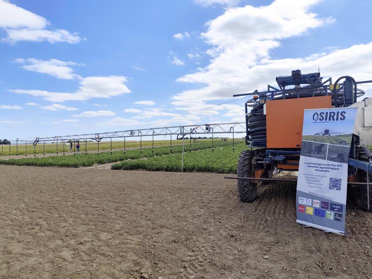 Le robot d’irrigation Oscar, d'Osiris, permet d’allier la maniabilité d’un enrouleur à l’efficience d’un système de goutte-à-goutte, pour une modulation intraparcellaire des apports d’eau.