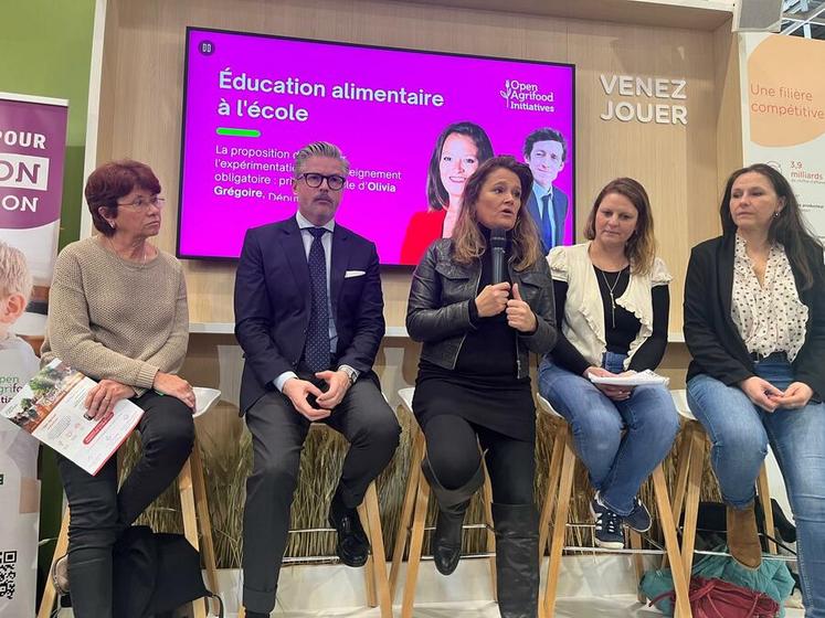 Lundi 23 février, au Salon de l’agriculture. Open Agrifood a organisé une table ronde autour de l’éducation à l’alimentation, avec la députée Olivia Grégoire (au c.).