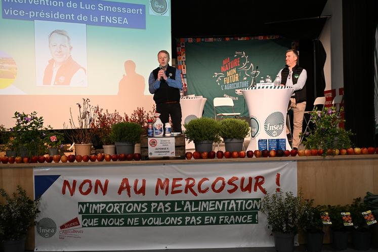 Plus tôt en AG, le vice-président de la FNSEA, Luc Smessaert a pris la parole sur les combats syndicaux menés cette dernière année.