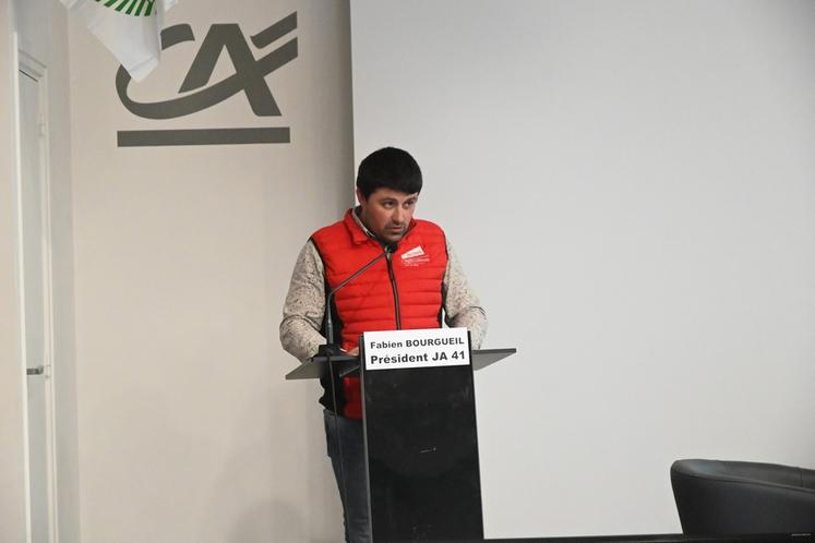 Fabien Bourgueil, fraîchement réélu président de JA 41 lors de son discours.