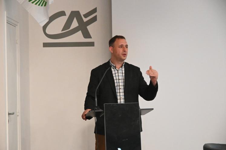 Le président de la FNSEA 41, Olivier Hardouin, a introduit et animé les débats tout au long de l'assemblée générale.