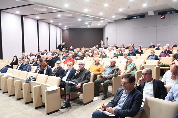 Vendredi 6 mars, à Blois. Près d'une centaine de personnes étaient présentes pour fêter les 80 ans de la FNSEA 41 durant son assemblée générale.