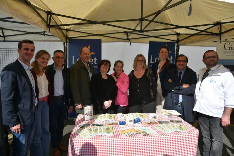 Sur le stand du conseil départemental du Loiret, les visiteurs ont pu découvrir le guide des producteurs locaux, un outil pour consommer local sur le territoire.