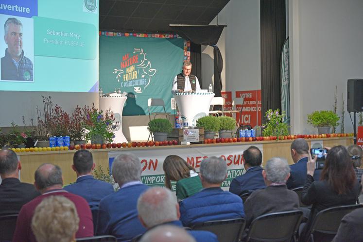 Jeudi 5 mars, à Bellegarde. L’assemblée générale de la FNSEA du Loiret, présidée par Sébastien Méry, a réuni des agriculteurs de tout le département.