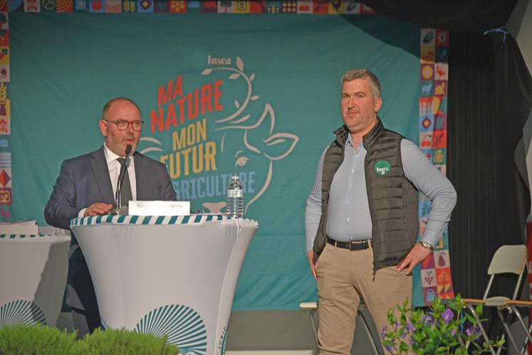 Le sénateur Laurent Duplomb (à g.) a retracé l’origine de sa proposition de loi, portée au Sénat pour répondre aux enjeux de compétitivité et de souveraineté alimentaire de l’agriculture française.