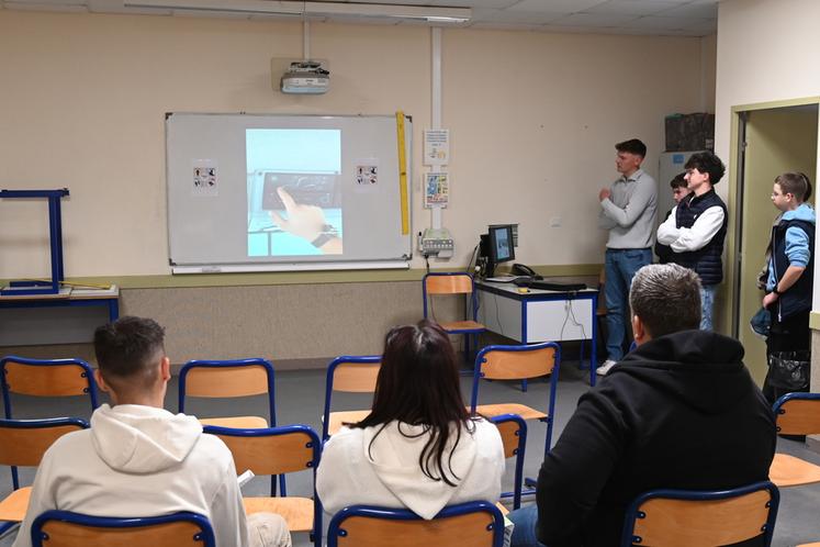 Samedi 7 mars, à Montoire-sur-le-Loir. Les élèves de bac pro CGEA ont organisé les portes ouvertes du lycée agricole et présenté leur cursus aux familles venues visiter l'établissement. 