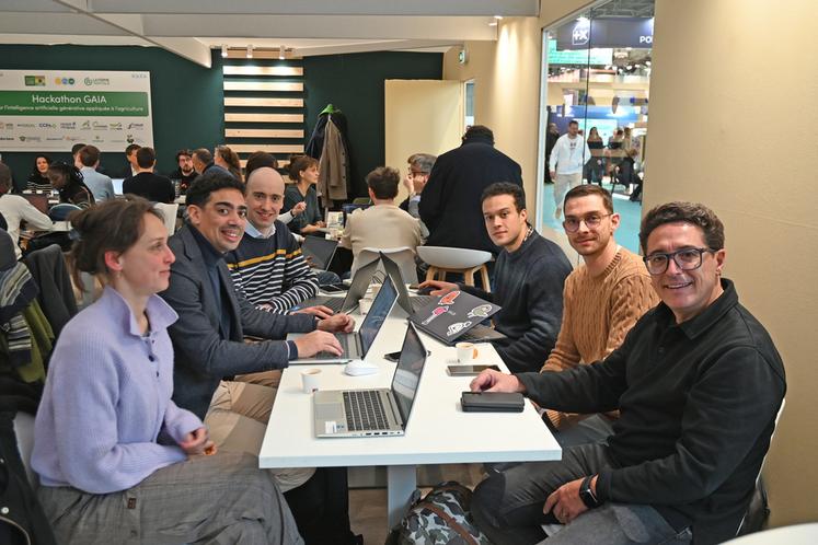 Une équipe de cinq personnes a participé au Hackhaton durant le salon de l'agriculture lundi 23 et mardi 24 février dernier pour créer un chatbot afin d'accompagner les technico-commerciaux Axéréal. 