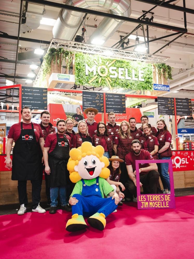 Présents au Salon international de l’agriculture, une trentaine d’agriculteurs mosellans ont assuré l’animation du stand du Département, contribuant à faire connaître l’édition 2026 des Terres de Jim auprès du grand public.
