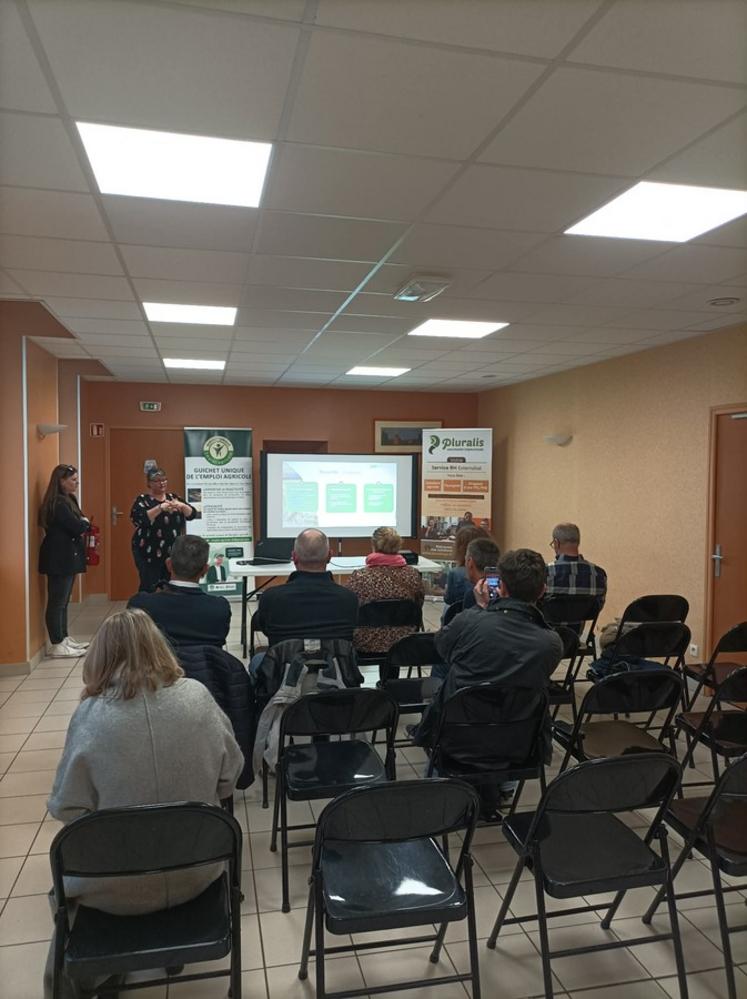 Des réunions sont organisées tout au long de l’année sur le territoire pour échanger avec les adhérents, présenter les services de Pluralis et susciter l’intérêt de nouveaux utilisateurs.